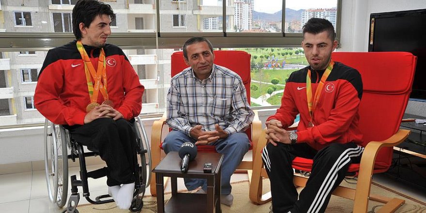 Hacdaki babanın çifte madalya sevinci