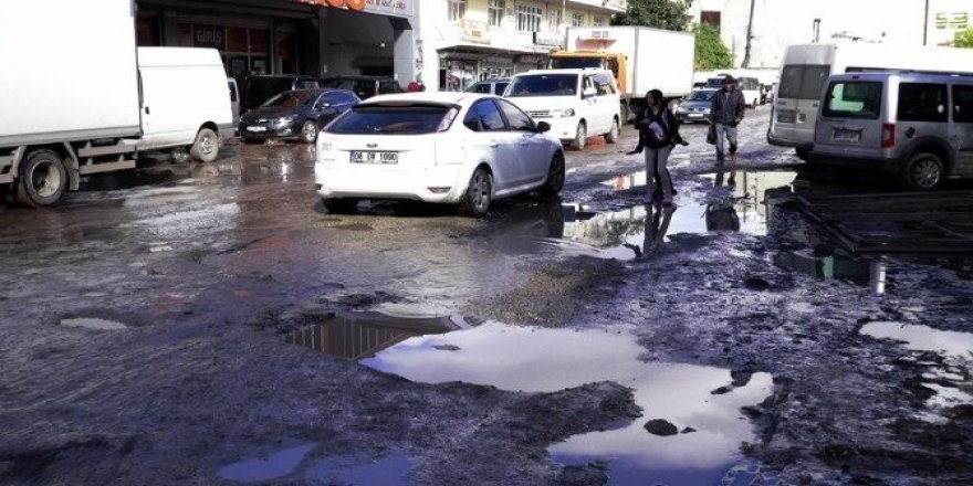 Bitmeyen yol çalışması düğün sloganı oldu