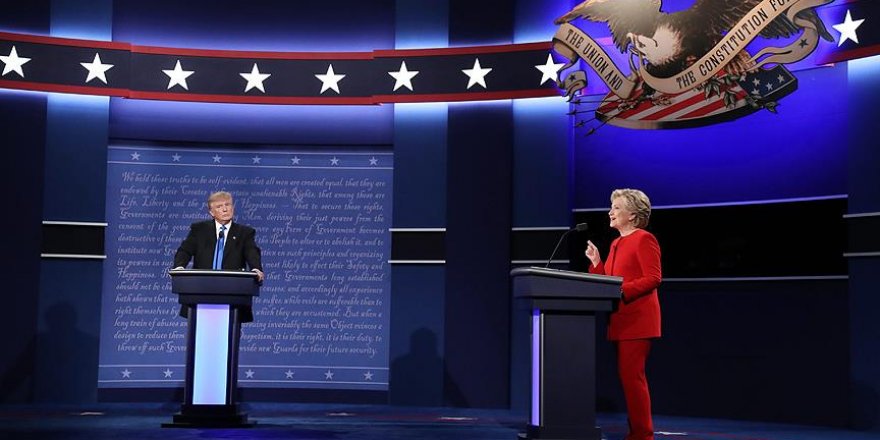 Clinton ve Trump, televizyon düellosunda kozlarını paylaştı