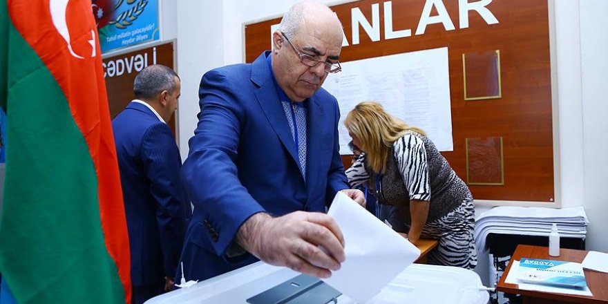 Azerbaycan anayasa değişikliğine "evet" dedi