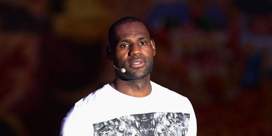 LeBron James: Milli marş sırasında ayağa kalkacağım