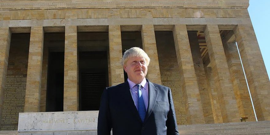 İngiltere Dışişleri Bakanı Johnson Anıtkabir'i ziyaret etti