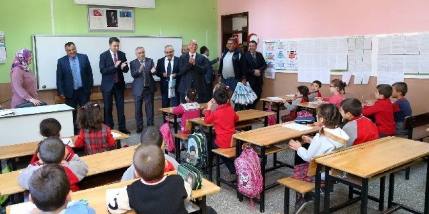 Öğrencilere kırtasiye yardımı