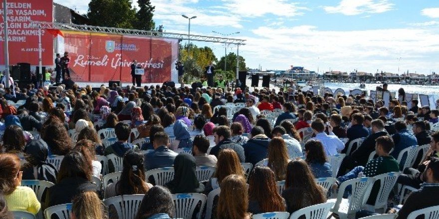 İlk dersi halkla birlikte işlediler