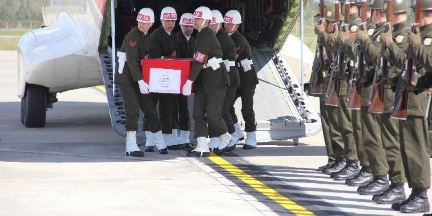 Şehit uzman onbaşı gözyaşı ile karşılandı