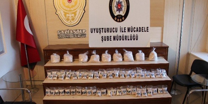 Pelüş oyuncak ayı içerisinde uyuşturucu sevkiyatına polis engeli
