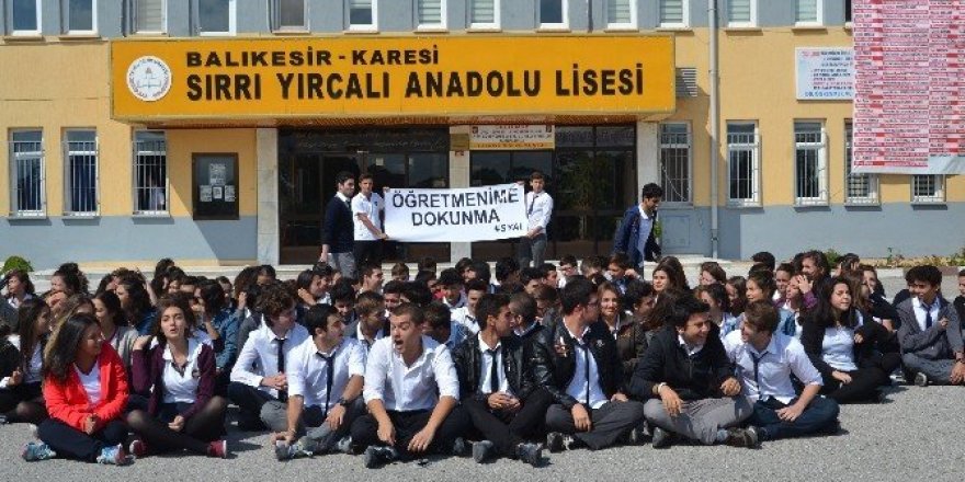 Öğrencilerden öğretmen isyanı