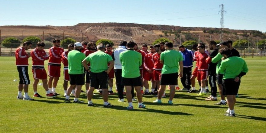 Özköylü: "Futbolcular psikolojik ezikliğin içindeler"
