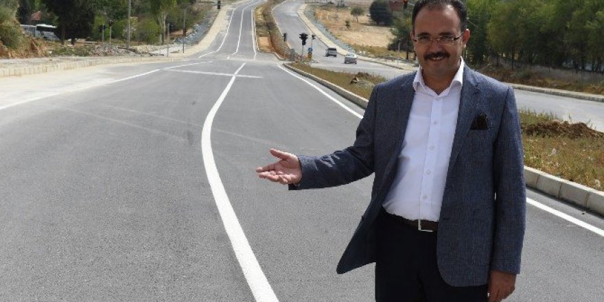 Uşak’ta 163 bin ton asfalt yola serildi