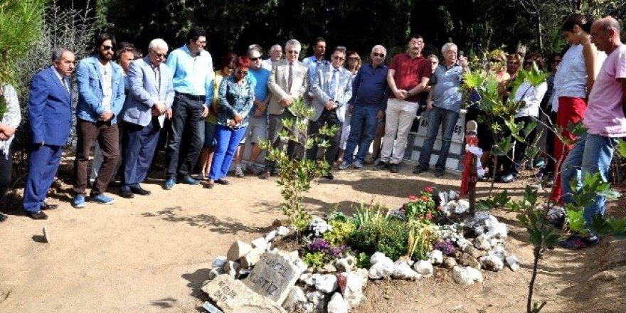 Tuncel Kurtiz ölümünün 3. yılında mezarı başında anıldı