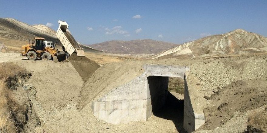 Kırsal mahalle yollarında değişim devam ediyor