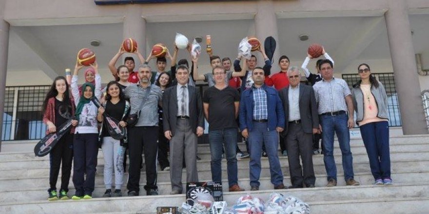 Soma Küçük Sanayi esnafından öğrencilere jest