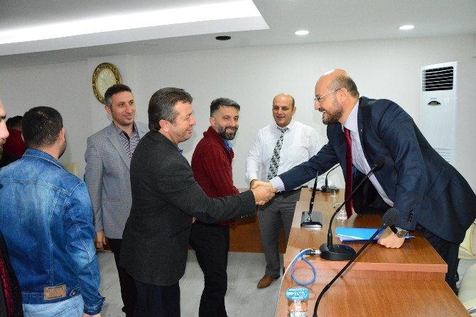 Başkan Özcan, erkek kuaförleri ile bir araya geldi