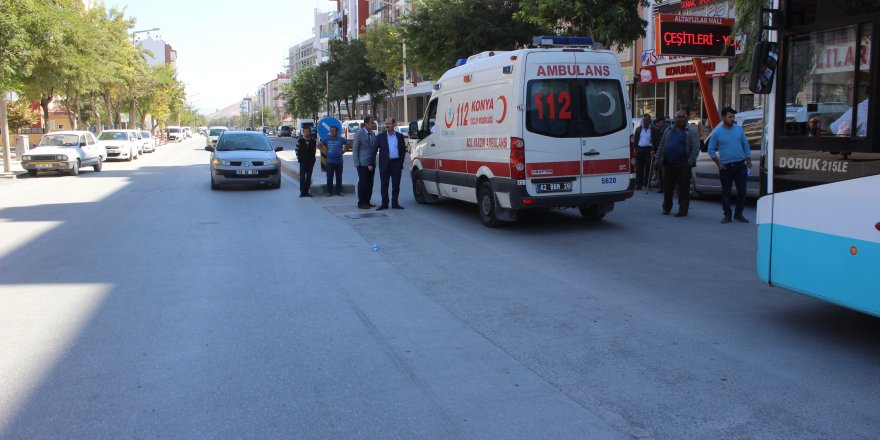 Konya'da motosiklet yayalara çarptı: 3 yaralı