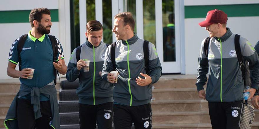 Atiker Konyaspor kafilesi Belçika'ya gitti