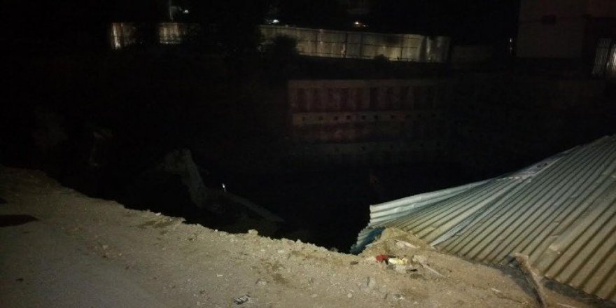 Başkent’te patlayan su borusu inşaat şantiyesinin çökmesine neden oldu