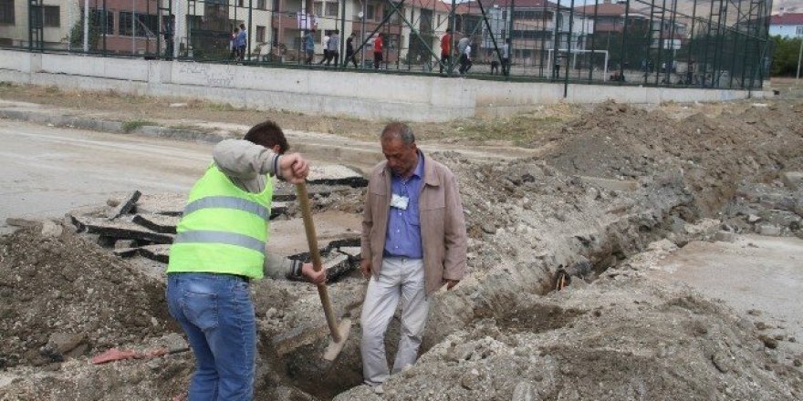 Otomatik sulama çalışmaları devam ediyor