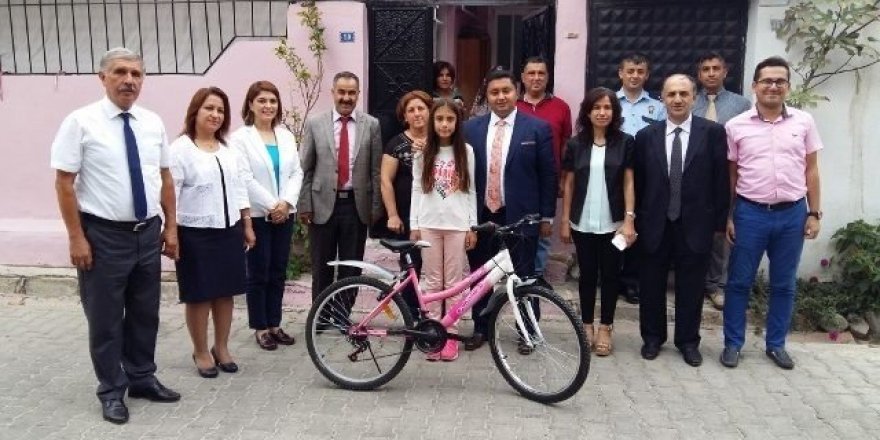 Yenipazar’da yetim ve öksüzler sevindiriliyor
