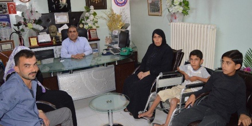 İç savaşta vurulan Suriyeli Muhammed’e tekerlekli sandalye yardımı