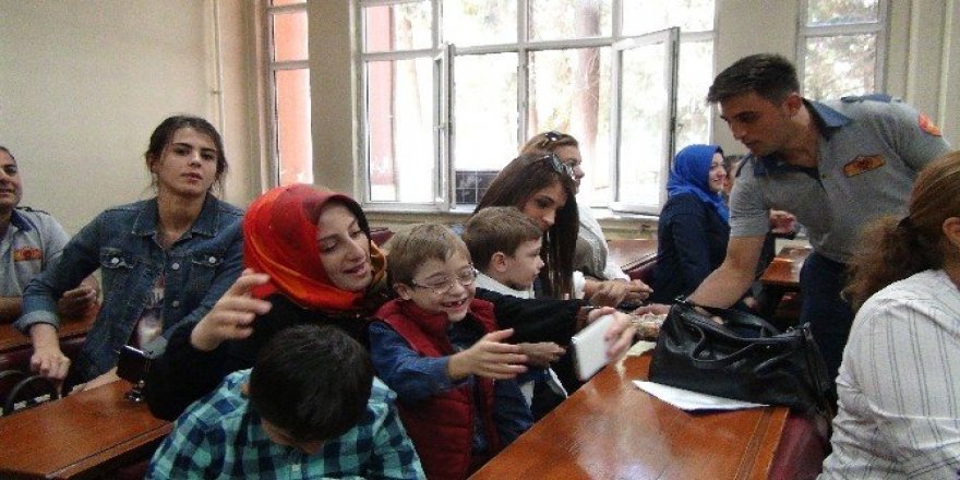 Engelliler bir günlüğüne itfaiyeci oldu