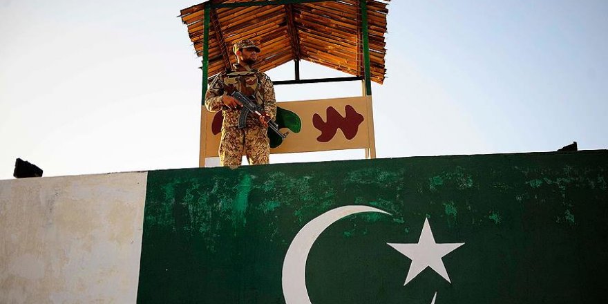 Pakistan'da Hindistan askeri gözaltına alındı