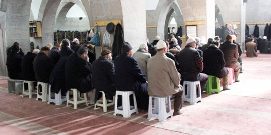 Diyanetten "taburede namaz" uyarısı