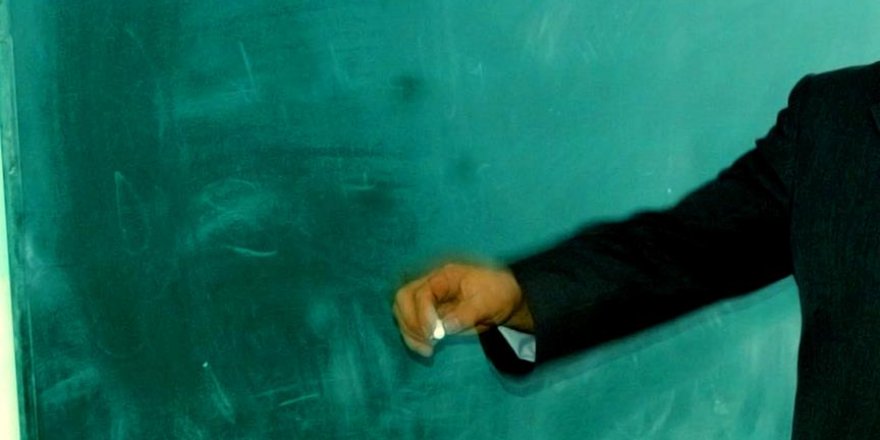 Öğretmenin maaşının yarısı 'himmete' gitmiş