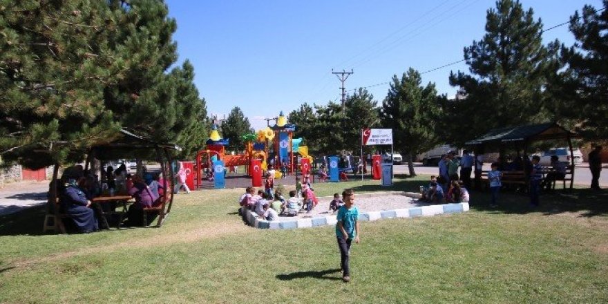Beyşehir’de parklar yeni yüzüyle misafirlerini ağırlıyor