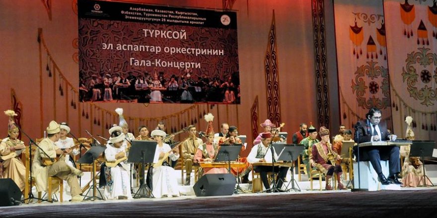 TÜRKSOY Halk Çalgıları Orkestrası Kırgızistan'da konser verdi