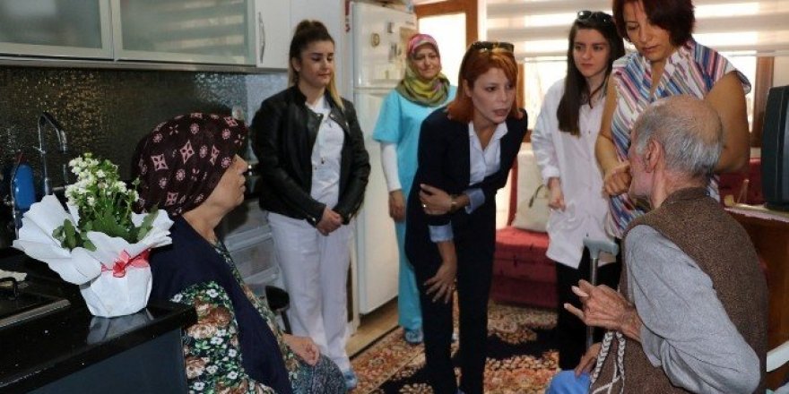 Evde bakım ekipleri Yaşlılar Günü’nü kutladı
