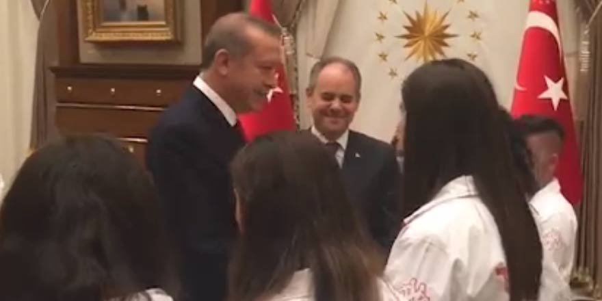 Külliye'de güldüren diyalog