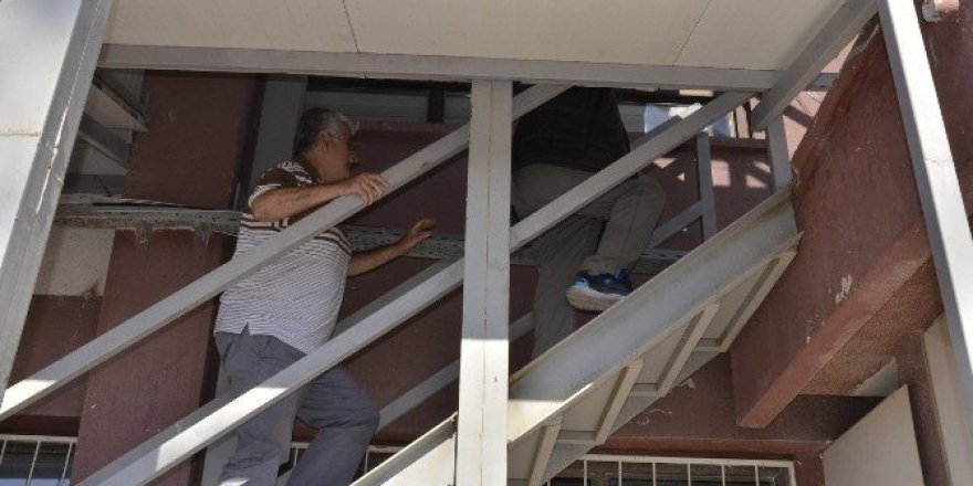 Gazeteciler ’Zulüm merdivenine’ tepki gösterdi