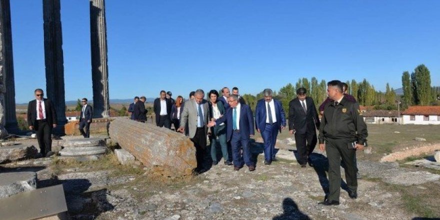 Aizonai Antik Kenti’ne hayran kaldı