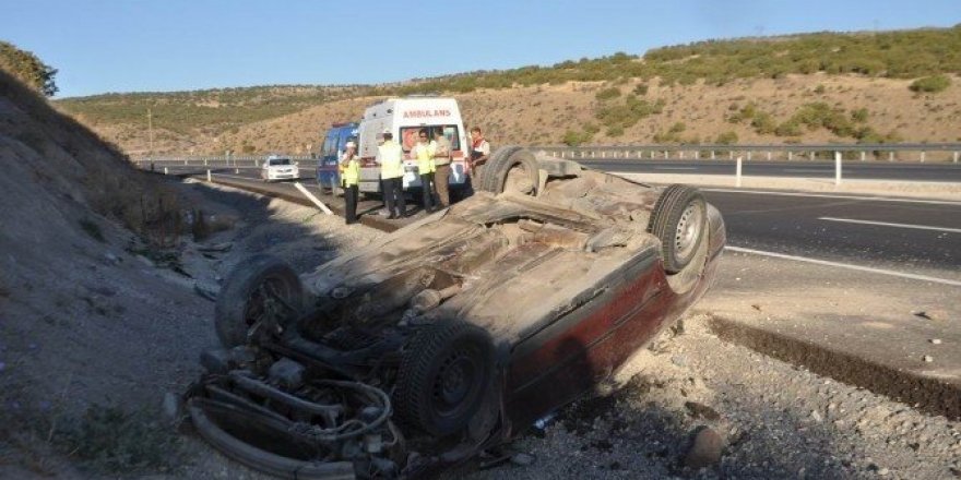 Suriyeliler tatil yolunda kaza yaptı: 2 yaralı