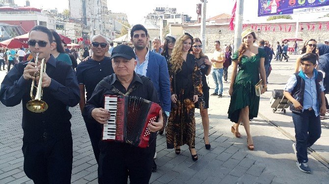 İstiklal’de nostalji rüzgarı
