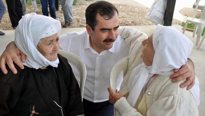 Mehmet Erdem yaşlıları unutmadı