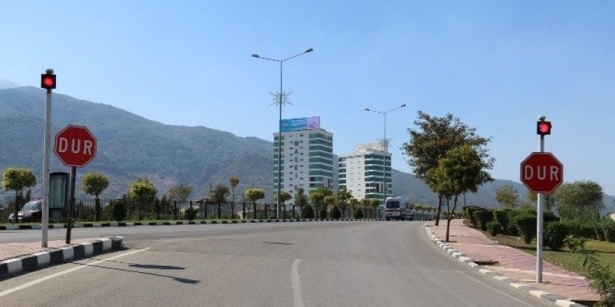 Trafik güvenliği için levhalar yenileniyor