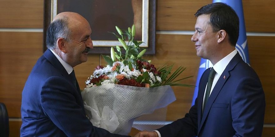 AK Parti'de görev devir teslimi