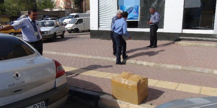 Yanlış gönderilen koliler eşinden boşatıyordu