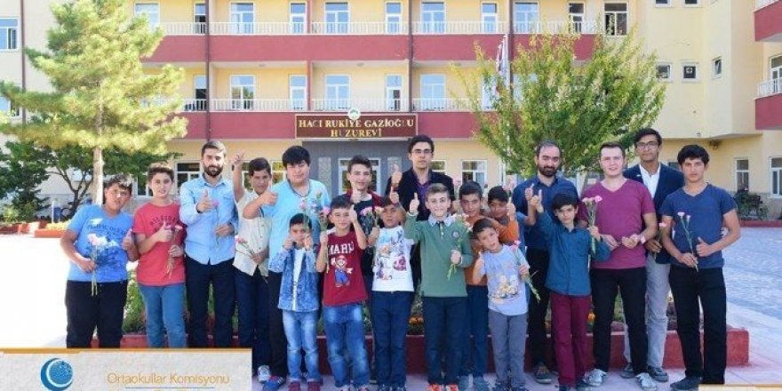 AGD’li gençlerden huzurevi ziyaret