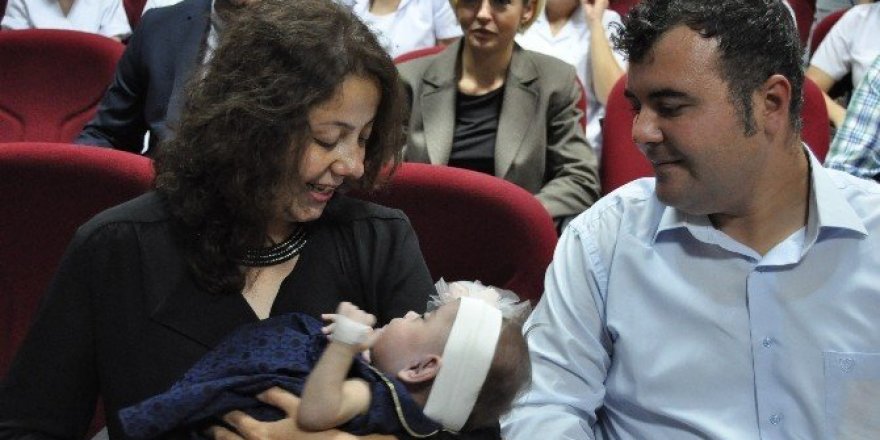 380 gramlık Azra yaşama sımsıkı tutundu