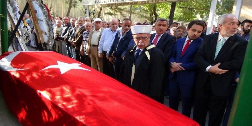 Kütahyalı ressam, neyzen ve minyatürist Ahmet Yakupoğlu, son yolculuğuna uğurlandı