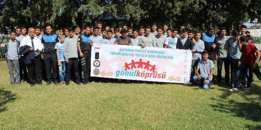 Polisler ile öğrenciler bir araya geldi