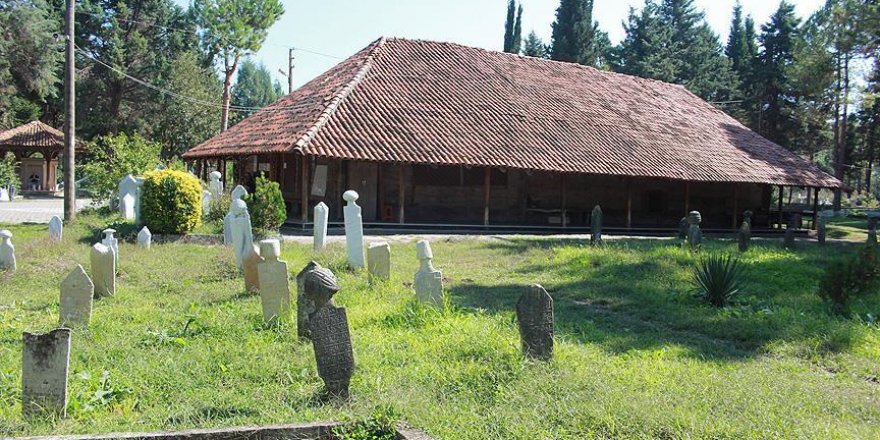 Ecdat yadigarı camiler asırlara meydan okuyor