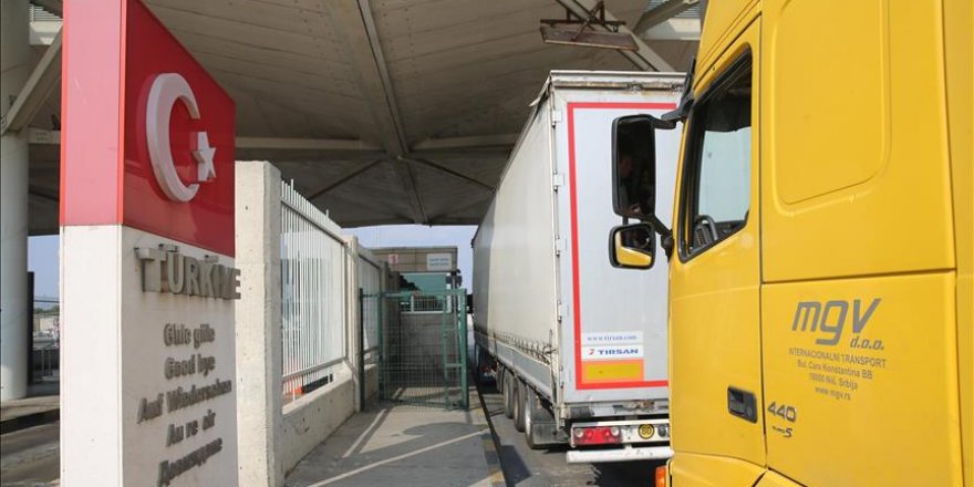 Kapıkule'de tır geçişleri hızlandı
