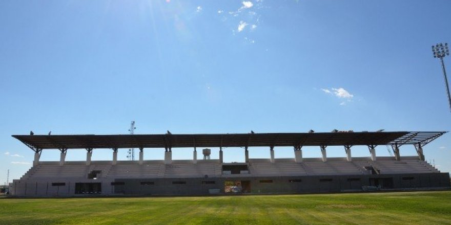 Futbol sahası tribün inşaatının yüzde 70’i tamamlandı
