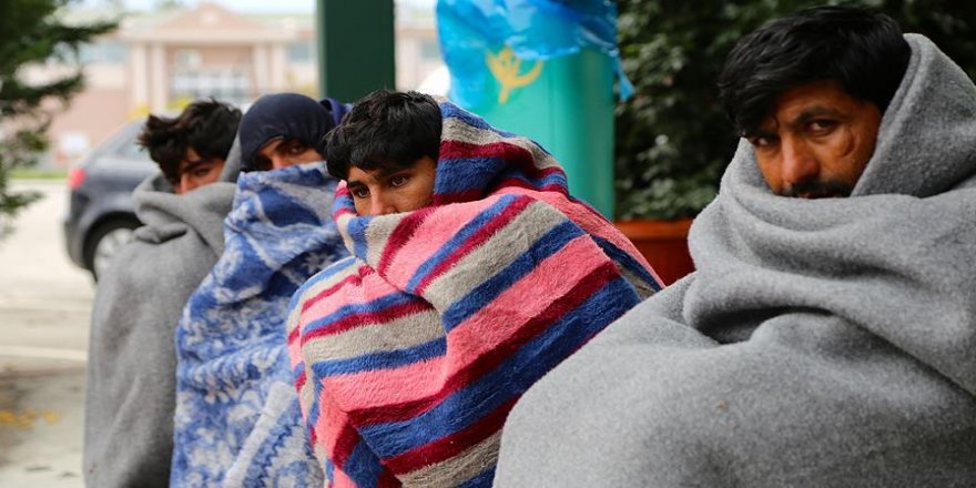 Sığınmacıların Macaristan'a yürüyüşü sürüyor