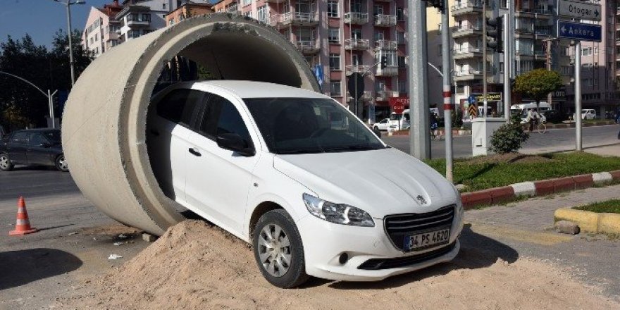 Kanalizasyon borusunun içinden otomobil geçirdiler