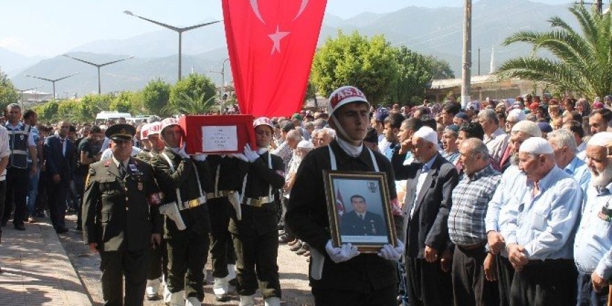 Şehit uzman çavuş toprağa verildi