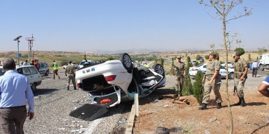 Kazazedenin yakını ambulansın camını kırdı